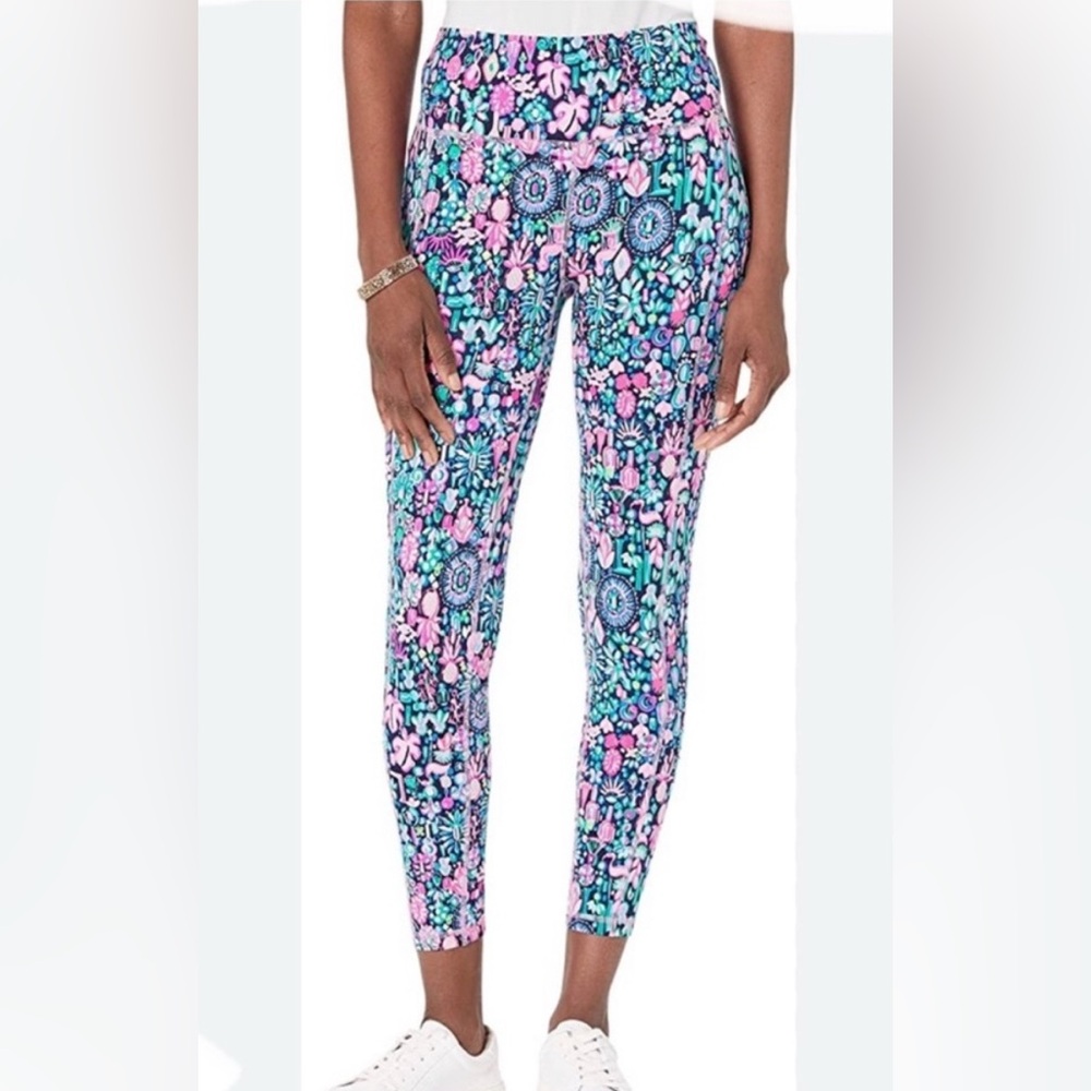 Lilly Pulitzer Luxletic weekender leggings
Low tide navy jewel
Size M
EUC